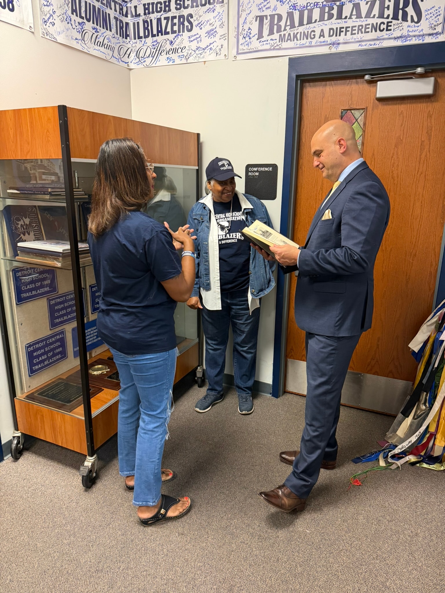 DR. VITTI VISITS THE DCHSAO ALUMNI OFFICE photo 3