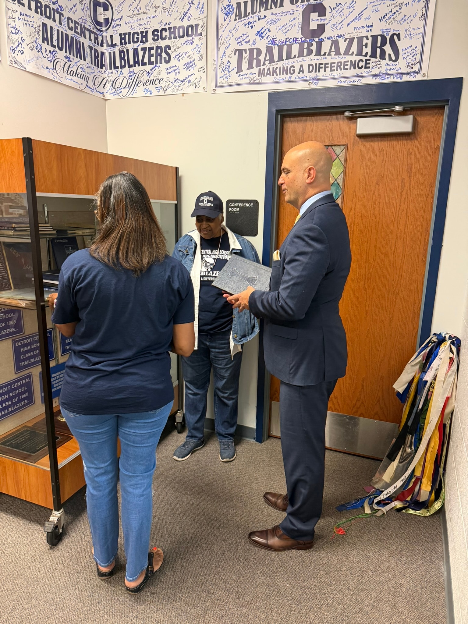 DR. VITTI VISITS THE DCHSAO ALUMNI OFFICE photo 6